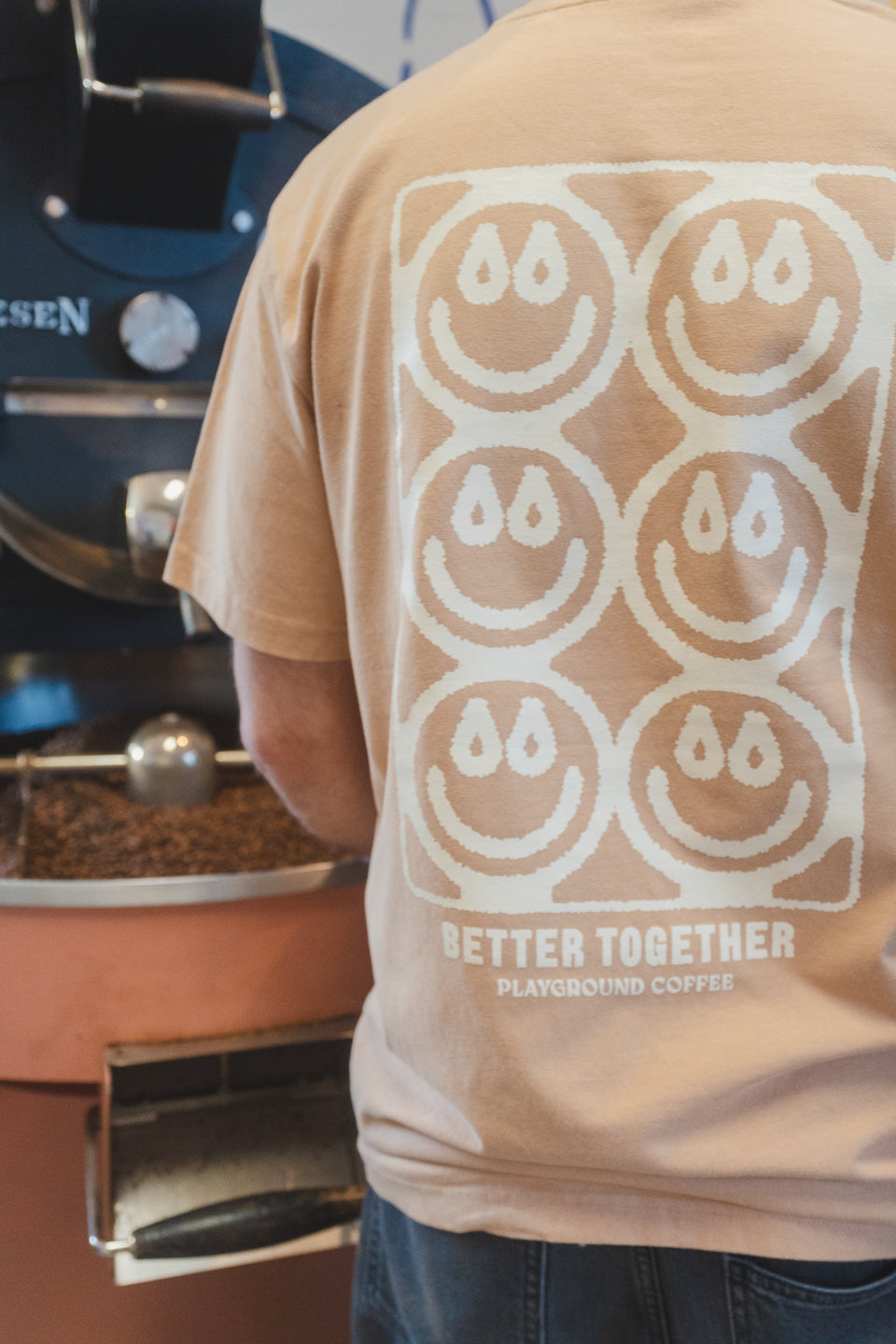 Fairtrade T-Shirt Better Together Latte Smiley Siebdruck Playground Coffee Kaffeeroesterei Hamburg St.Pauli 
